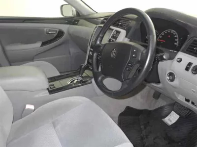 Toyota CROWN  с аукциона в Японии