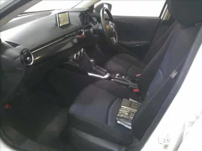 Mazda DEMIO  с аукциона в Японии