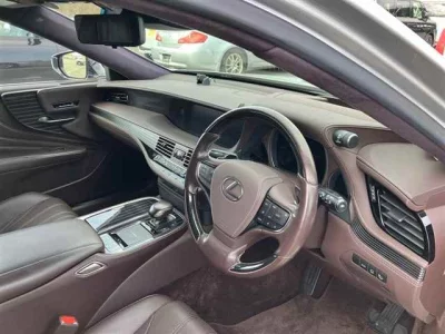 Lexus LS  с аукциона в Японии