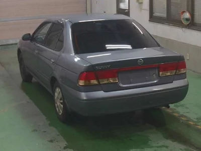 Nissan SUNNY  с аукциона в Японии