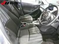 Mazda MAZDA2 лот № 2003 оценка 4  с аукциона в Японии 4