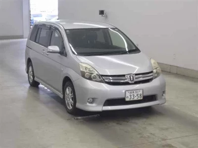 Toyota ISIS  с аукциона в Японии