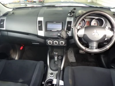 Mitsubishi OUTLANDER  с аукциона в Японии