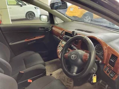 Toyota WISH  с аукциона в Японии