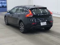Volvo V40 лот № 2571 оценка 4  с аукциона в Японии 1