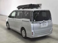 Toyota VOXY лот № 25235 оценка R  с аукциона в Японии 1