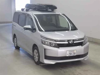 Toyota VOXY  с аукциона в Японии