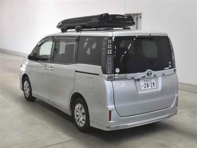 Toyota VOXY  с аукциона в Японии