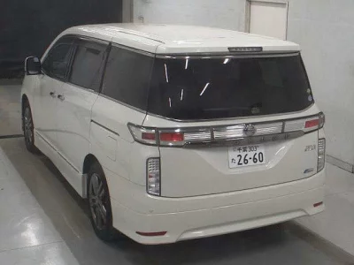 Nissan ELGRAND  с аукциона в Японии