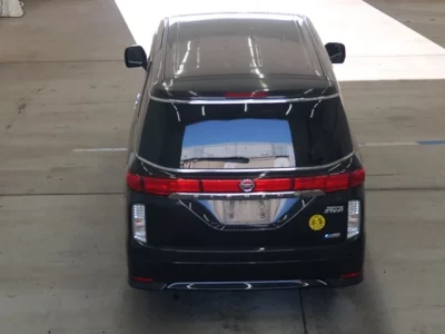 Nissan ELGRAND  с аукциона в Японии
