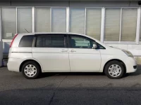 Toyota ISIS лот № 394 оценка 3.5  с аукциона в Японии 2