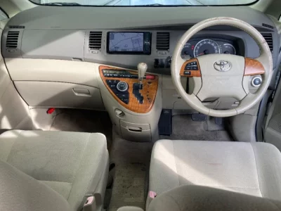 Toyota ISIS  с аукциона в Японии