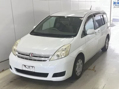 Toyota ISIS  с аукциона в Японии