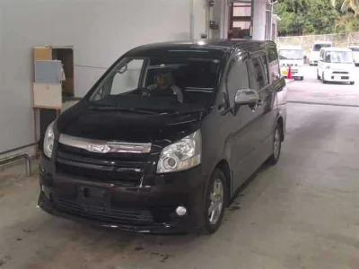 Toyota NOAH  с аукциона в Японии