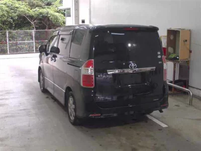 Toyota NOAH  с аукциона в Японии