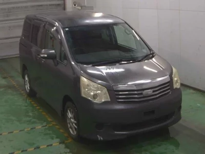 Toyota NOAH  с аукциона в Японии