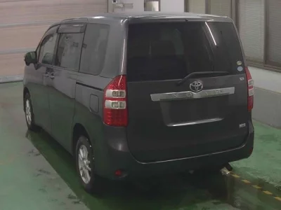 Toyota NOAH  с аукциона в Японии