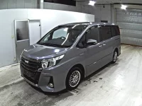 Toyota NOAH лот № 1253 оценка 4  с аукциона в Японии 3