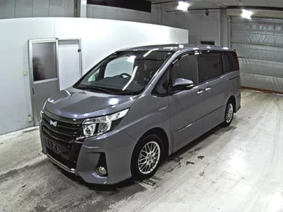 Toyota NOAH  с аукциона в Японии