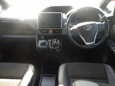 Toyota NOAH  с аукциона в Японии