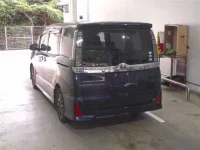 Toyota VOXY лот № 207 оценка 3.5  с аукциона в Японии 1