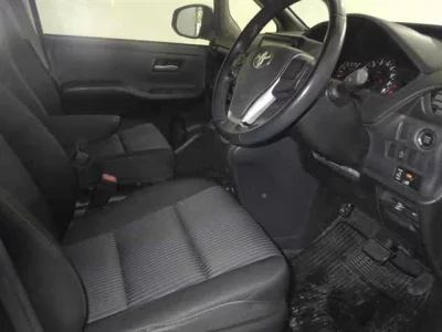 Toyota VOXY  с аукциона в Японии
