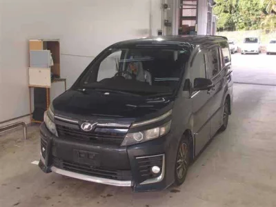 Toyota VOXY  с аукциона в Японии