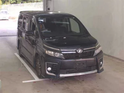 Toyota VOXY  с аукциона в Японии