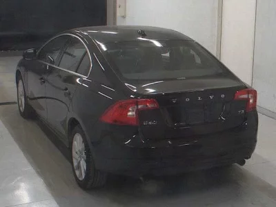 Volvo S60  с аукциона в Японии