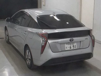 Toyota PRIUS  с аукциона в Японии