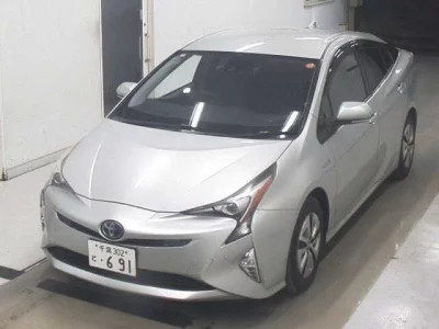 Toyota PRIUS  с аукциона в Японии