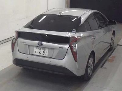 Toyota PRIUS  с аукциона в Японии