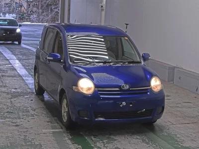 Toyota SIENTA  с аукциона в Японии