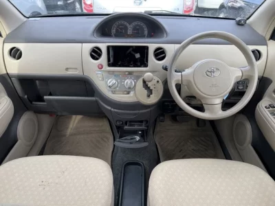 Toyota SIENTA  с аукциона в Японии