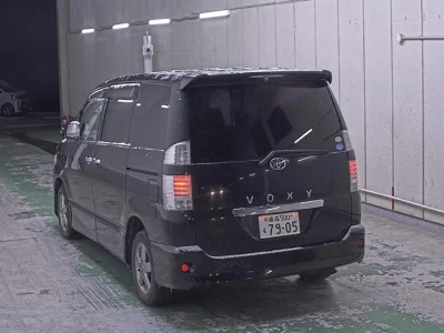 Toyota VOXY  с аукциона в Японии