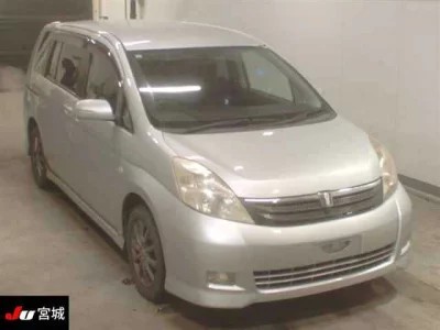 Toyota ISIS  с аукциона в Японии