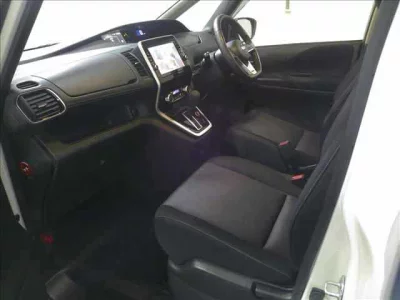 Nissan SERENA  с аукциона в Японии