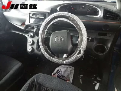 Toyota SIENTA  с аукциона в Японии