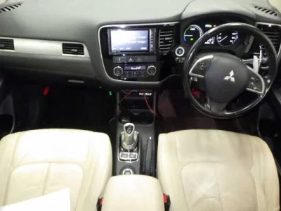 Mitsubishi OUTLANDER PHEV  с аукциона в Японии
