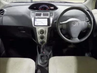 Toyota VITZ лот № 2059 оценка R  с аукциона в Японии 2