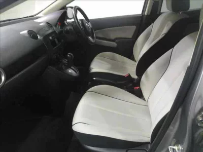 Mazda DEMIO  с аукциона в Японии