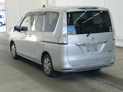Nissan SERENA  с аукциона в Японии