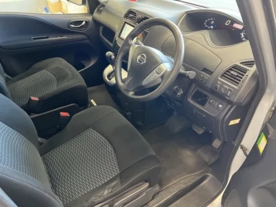 Nissan SERENA  с аукциона в Японии