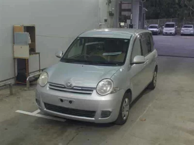 Toyota SIENTA  с аукциона в Японии