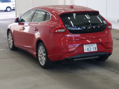 Volvo V40  с аукциона в Японии
