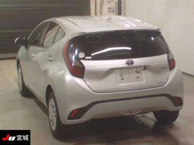 Toyota AQUA  с аукциона в Японии