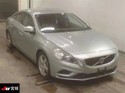 Volvo S60  с аукциона в Японии