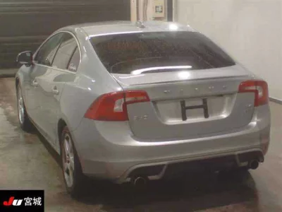 Volvo S60  с аукциона в Японии