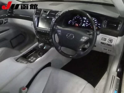 Lexus LS  с аукциона в Японии