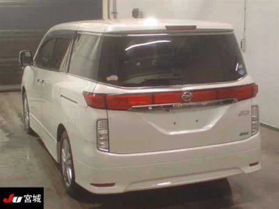 Nissan ELGRAND  с аукциона в Японии